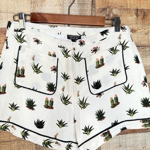 TOPSHOP Cactus Print High Waisted Shorts 8 - Picture 4 of 11